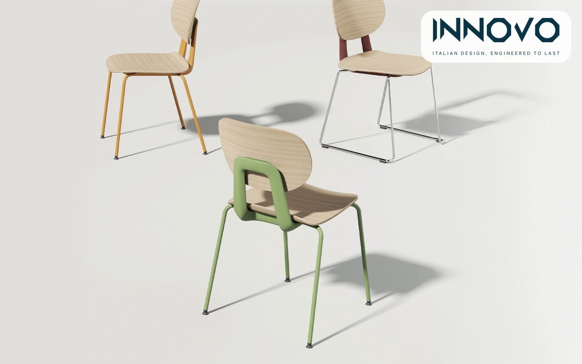 FINN chair with oak shell and green bracket